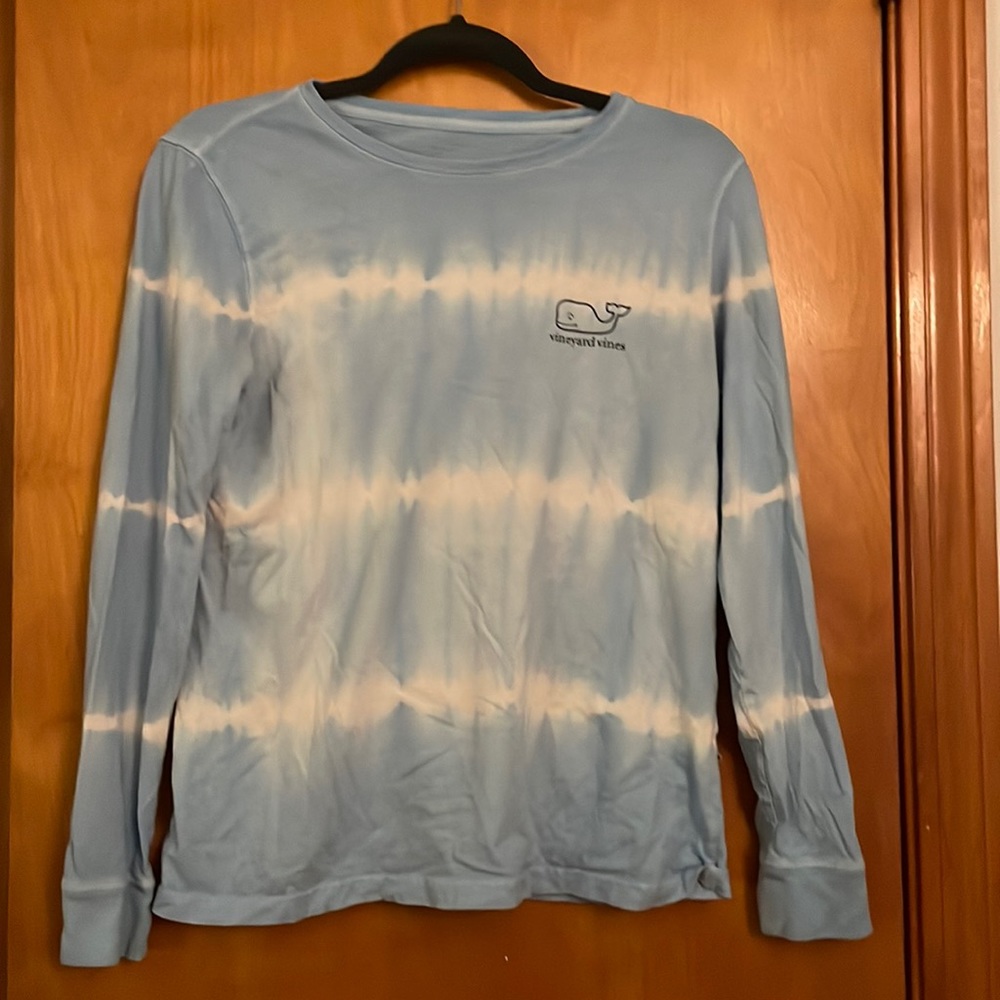 Vineyard Vines blue and white long sleeve T shirt